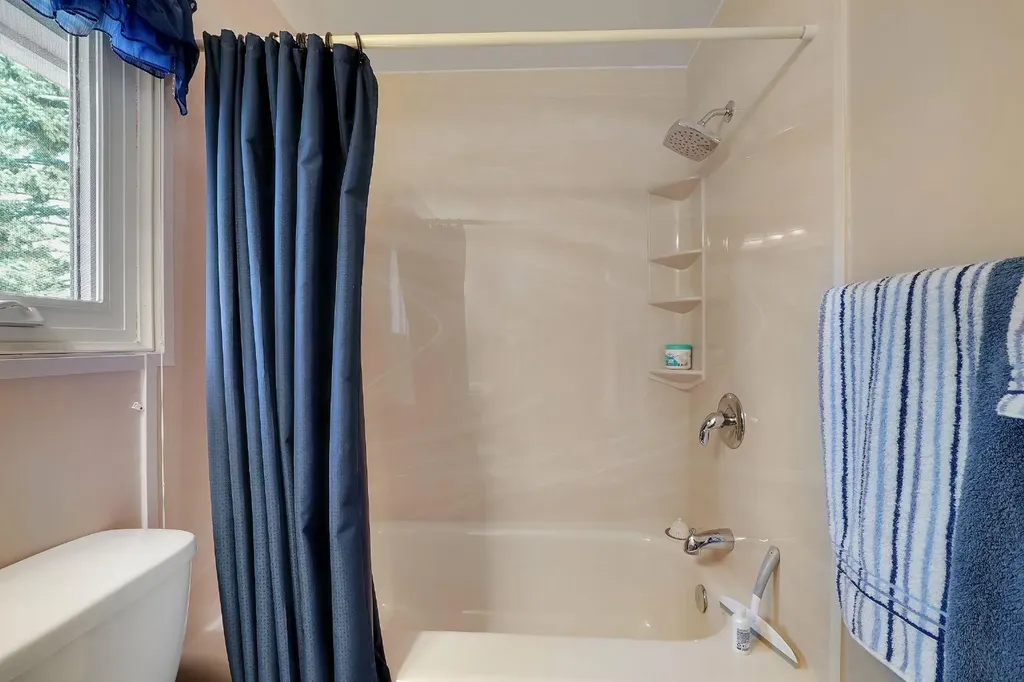 1102 Lake Christina Way SE Calgary AB T2J 2R3