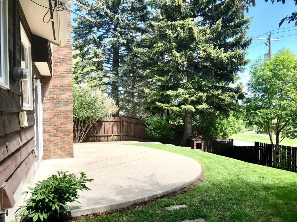 1102 Lake Christina Way SE Calgary AB T2J 2R3