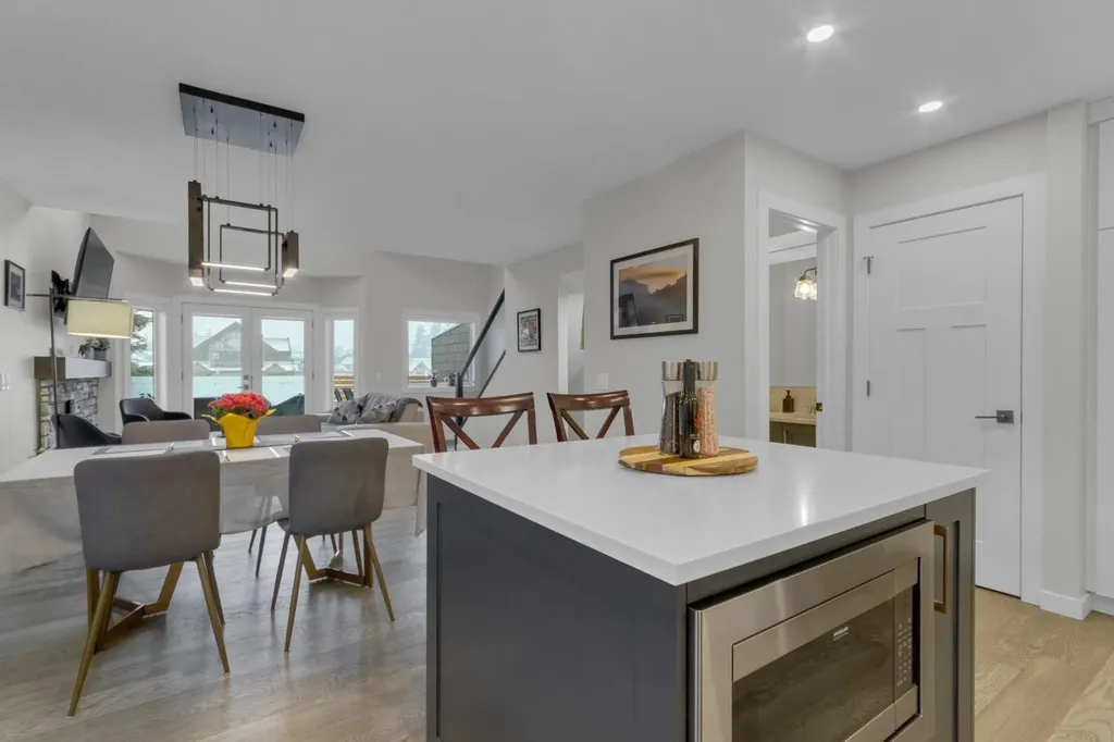 729 7th Canmore AB T1W 2C3