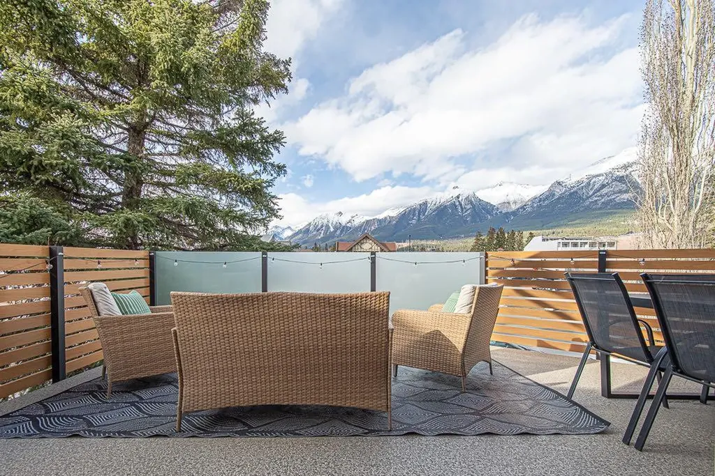 729 7th Canmore AB T1W 2C3