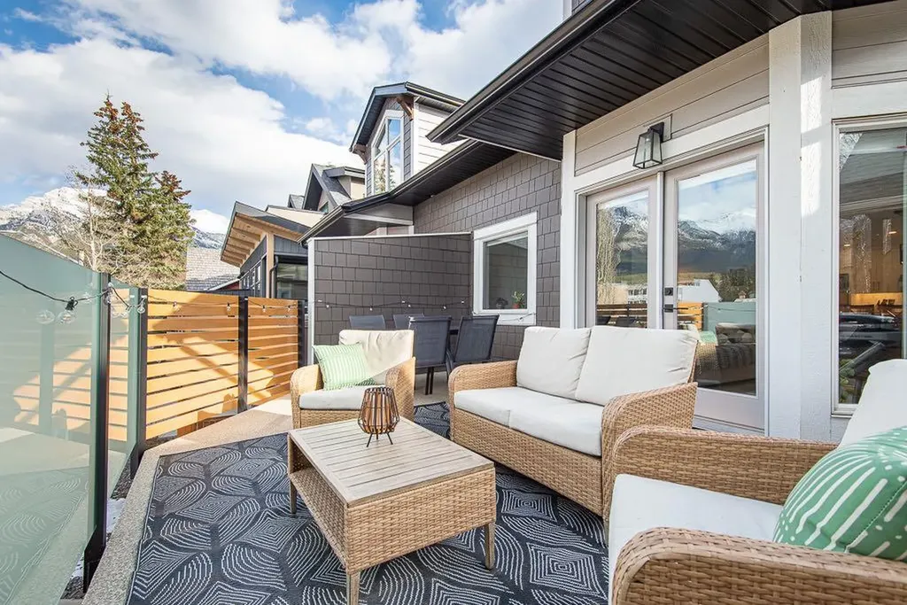 729 7th Canmore AB T1W 2C3