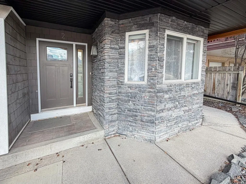 729 7th Canmore AB T1W 2C3