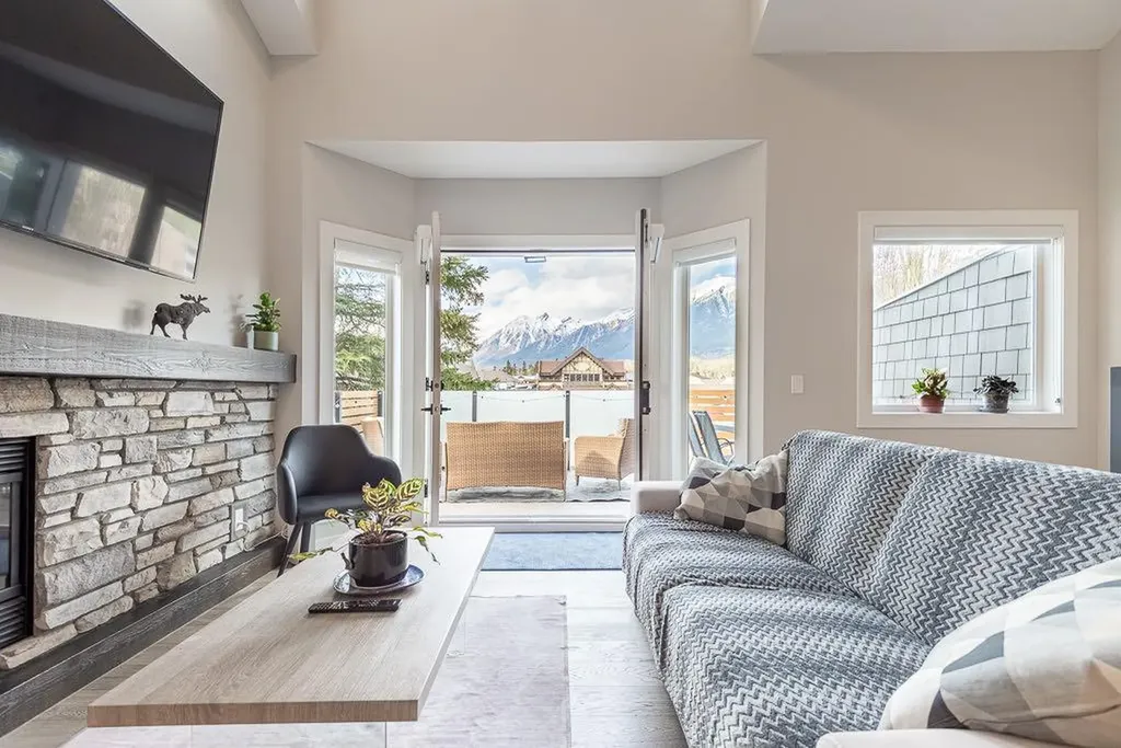 729 7th Canmore AB T1W 2C3