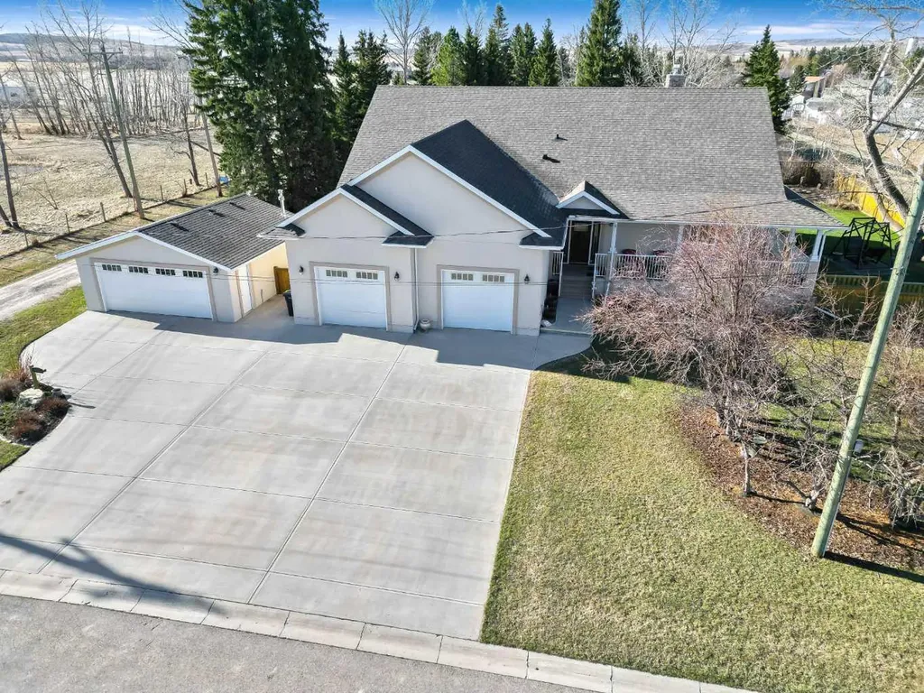341 1 Avenue SE Diamond Valley AB T0L 0H0