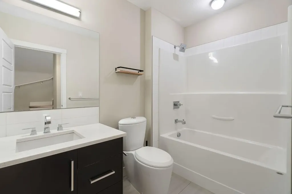 1808 27 Avenue SW Calgary AB T2T 1H1
