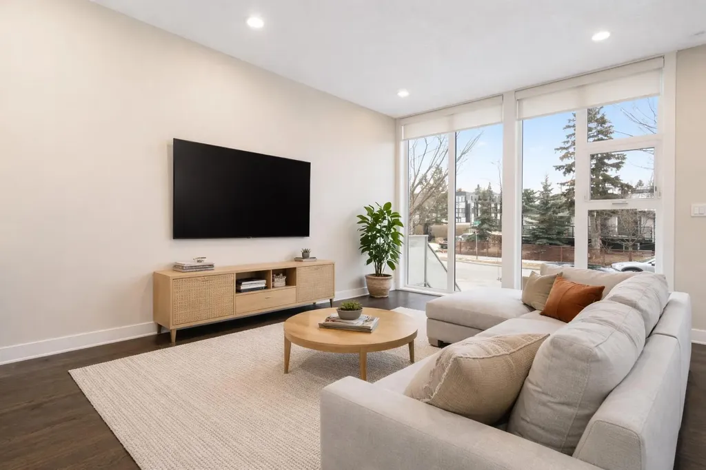 1808 27 Avenue SW Calgary AB T2T 1H1