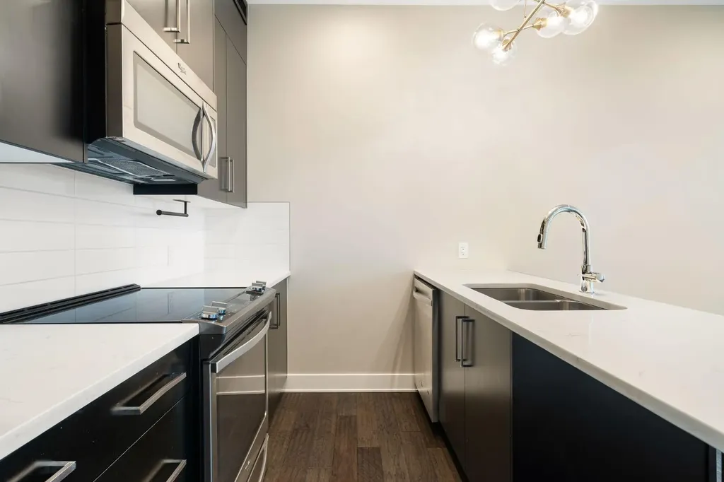 1808 27 Avenue SW Calgary AB T2T 1H1
