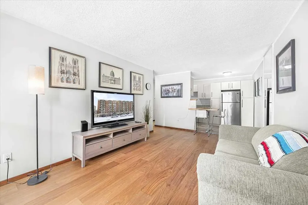339 13 Avenue SW Calgary AB T2R 0K3