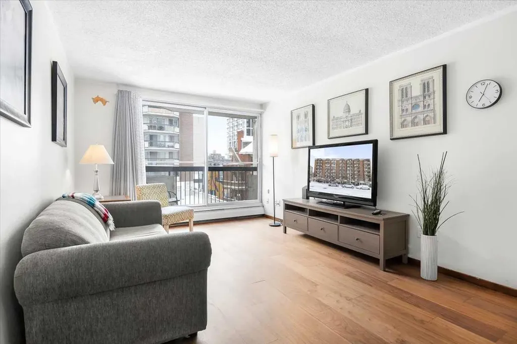 339 13 Avenue SW Calgary AB T2R 0K3
