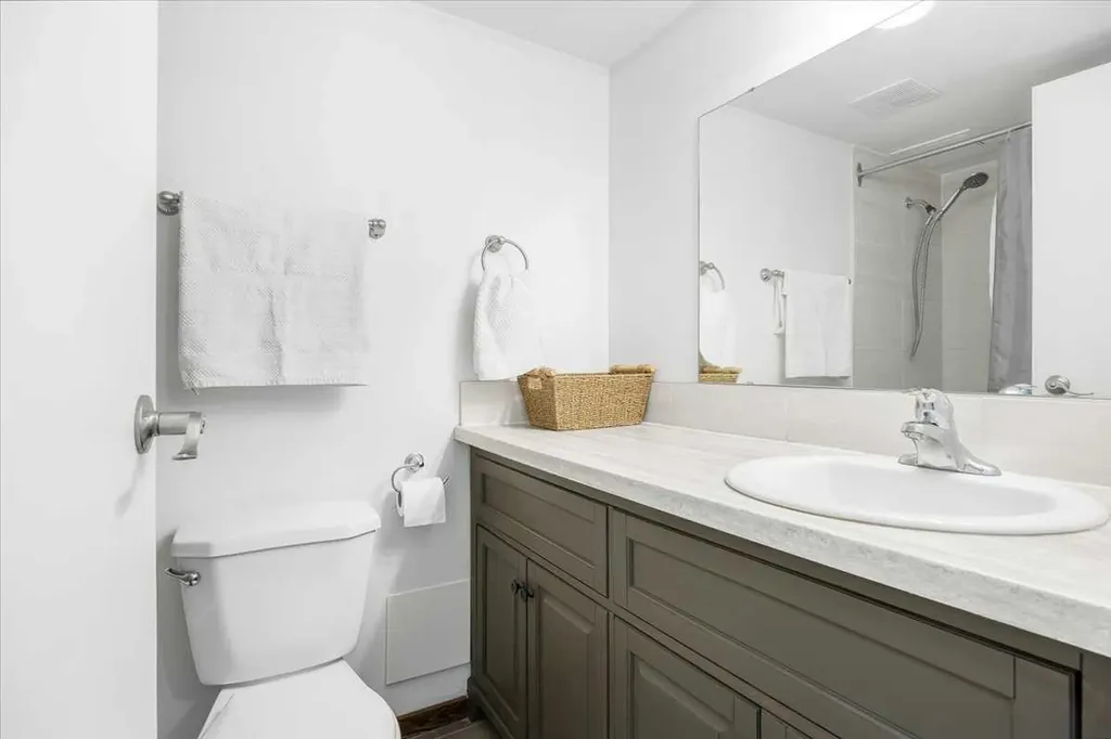339 13 Avenue SW Calgary AB T2R 0K3