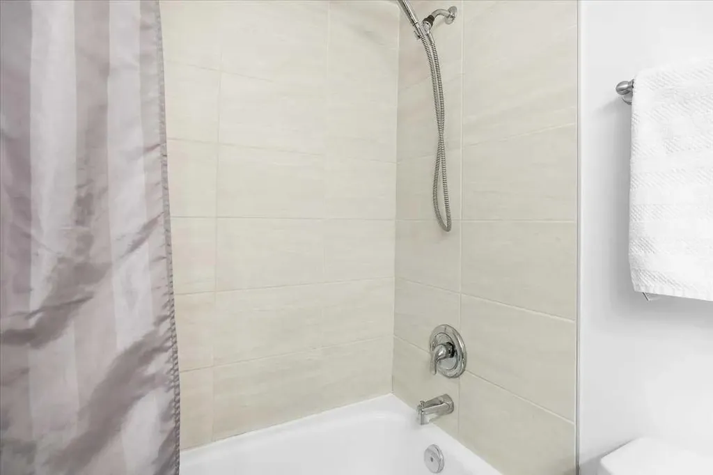 339 13 Avenue SW Calgary AB T2R 0K3