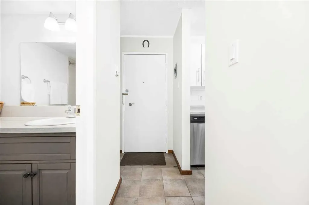 339 13 Avenue SW Calgary AB T2R 0K3