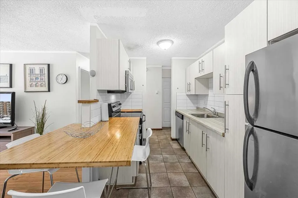 339 13 Avenue SW Calgary AB T2R 0K3