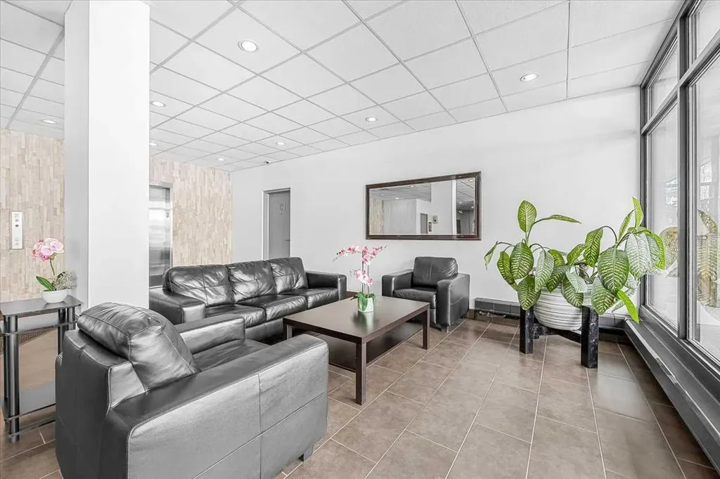 339 13 Avenue SW Calgary AB T2R 0K3