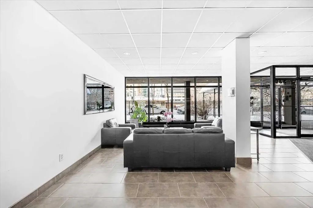 339 13 Avenue SW Calgary AB T2R 0K3