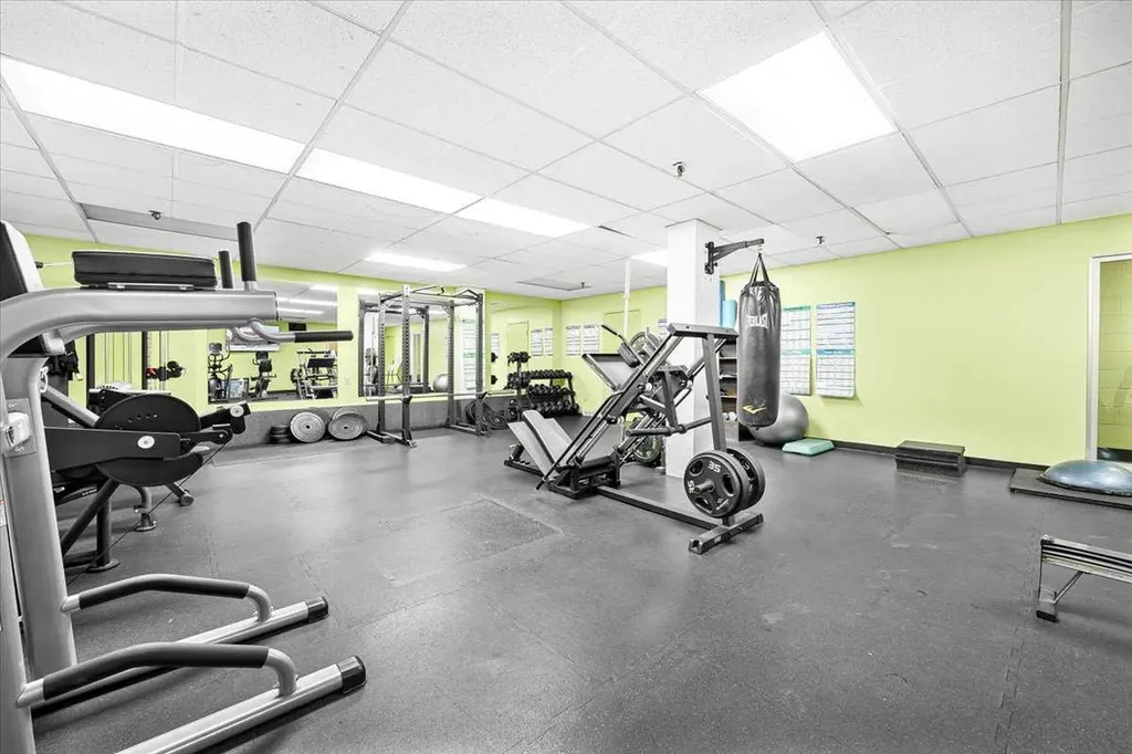 339 13 Avenue SW Calgary AB T2R 0K3