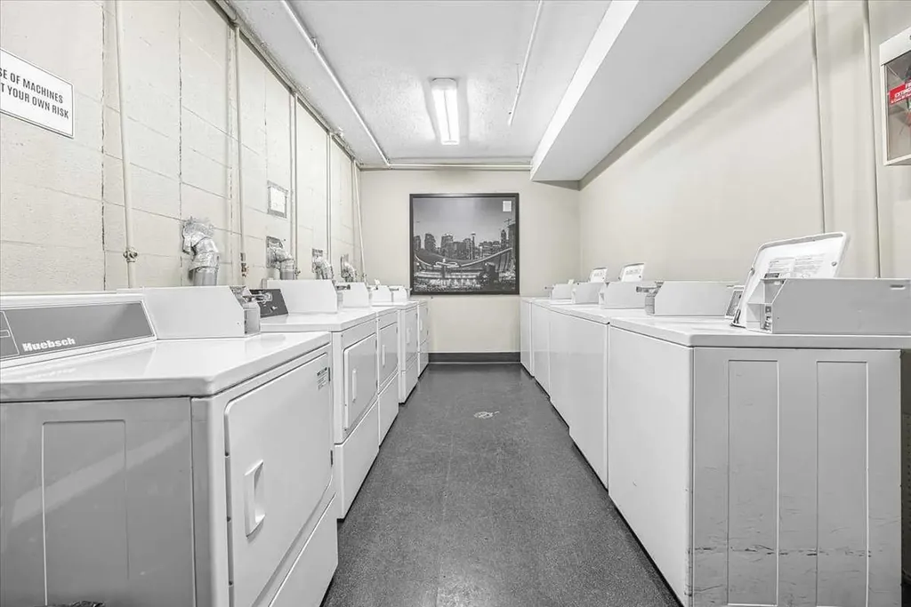 339 13 Avenue SW Calgary AB T2R 0K3