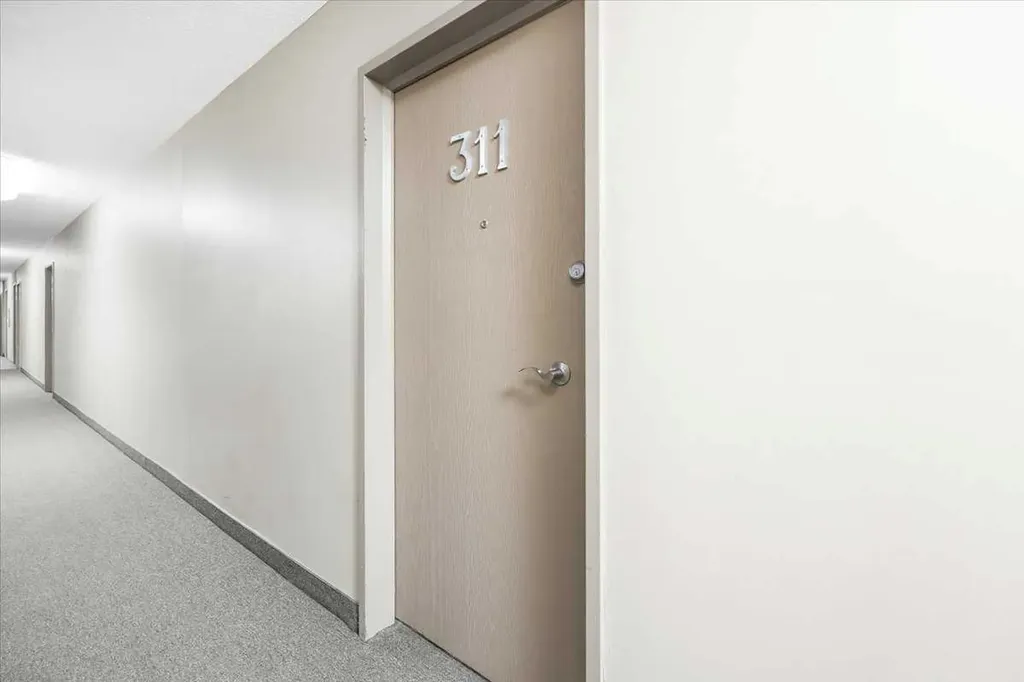 339 13 Avenue SW Calgary AB T2R 0K3