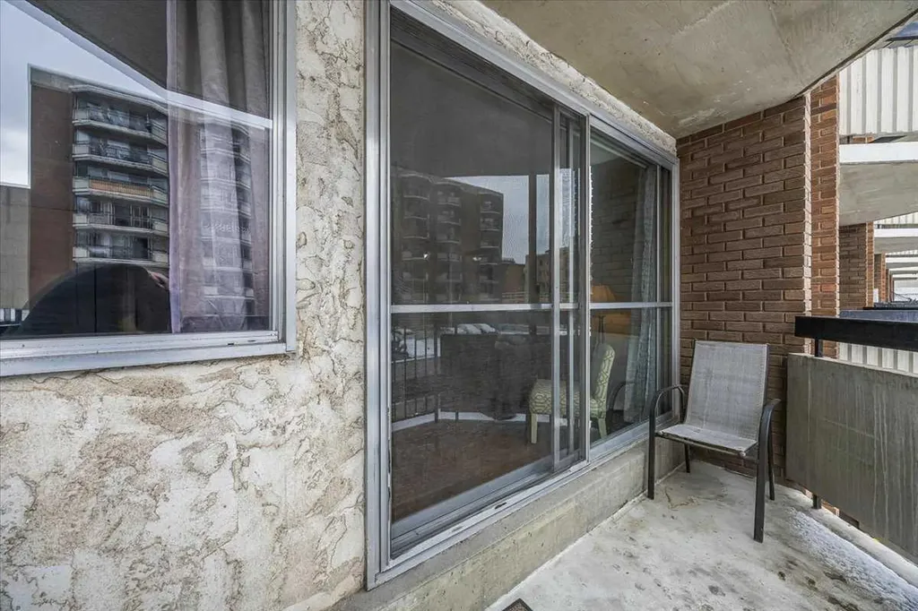 339 13 Avenue SW Calgary AB T2R 0K3