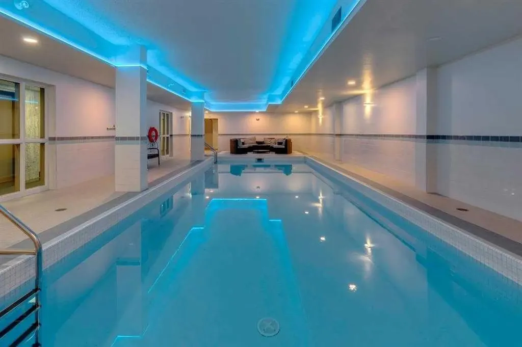 339 13 Avenue SW Calgary AB T2R 0K3