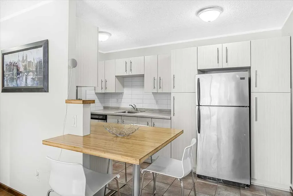 339 13 Avenue SW Calgary AB T2R 0K3
