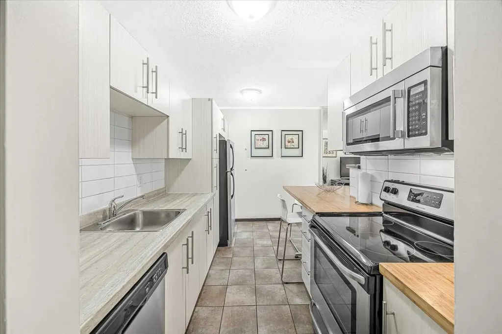 339 13 Avenue SW Calgary AB T2R 0K3