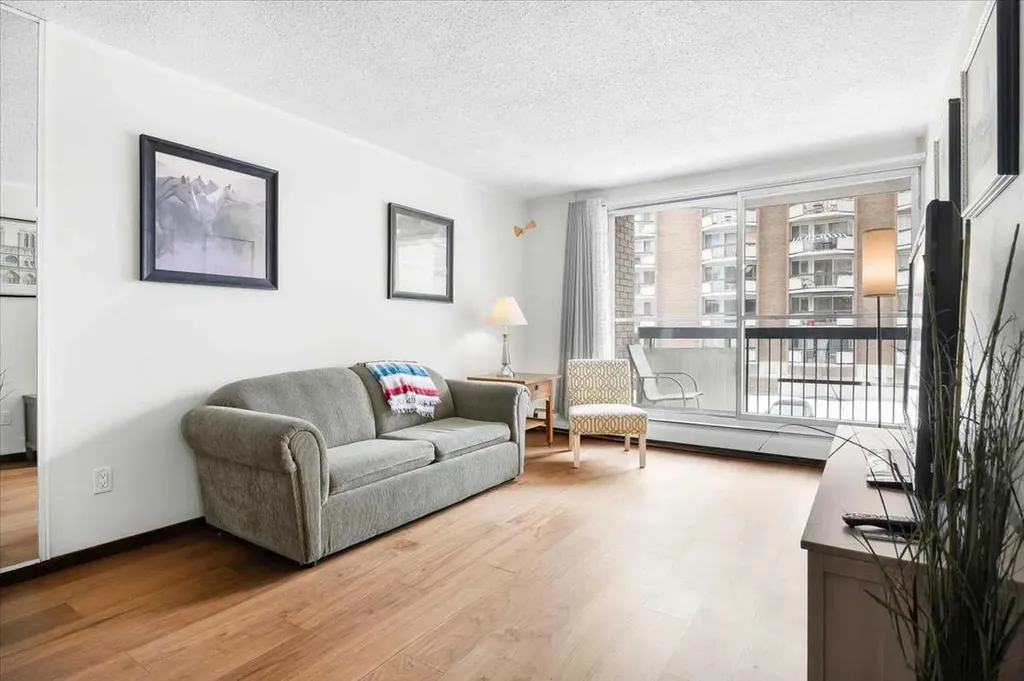339 13 Avenue SW Calgary AB T2R 0K3