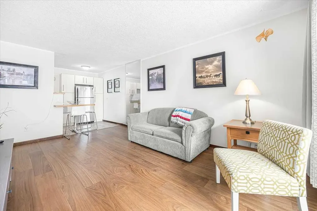 339 13 Avenue SW Calgary AB T2R 0K3