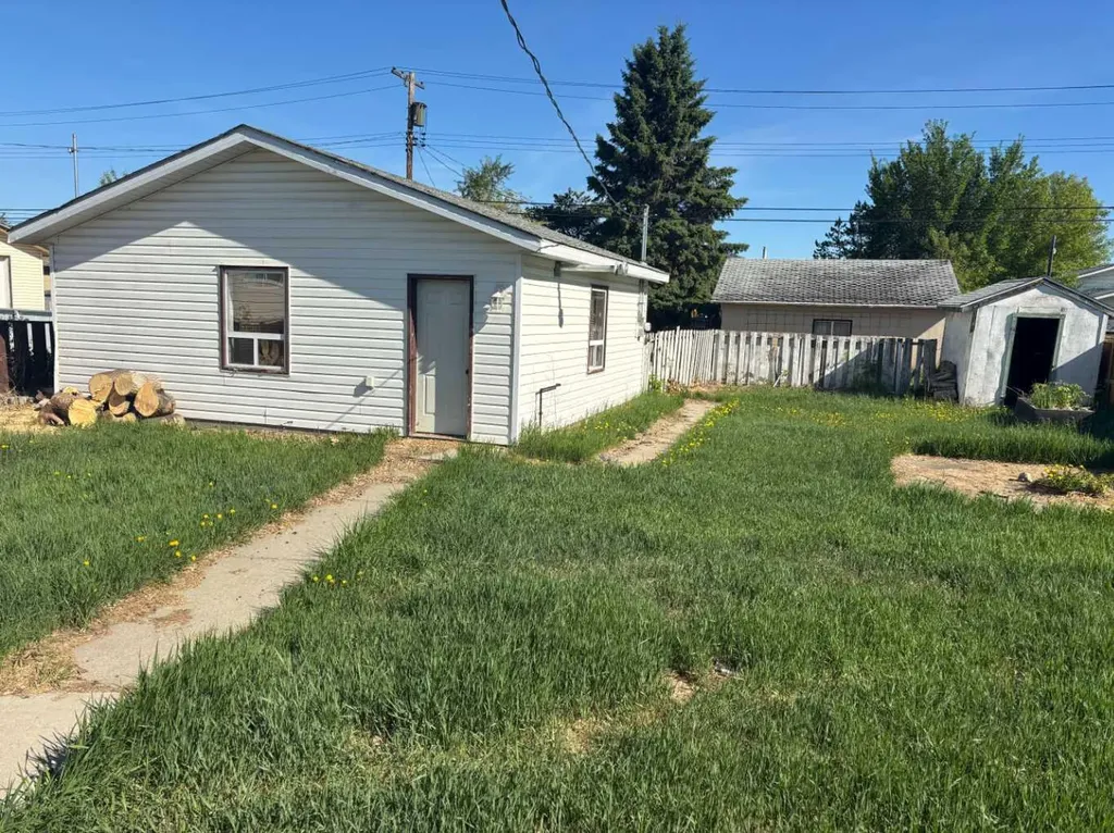 9518 85 Avenue Peace River AB T8S 1G3