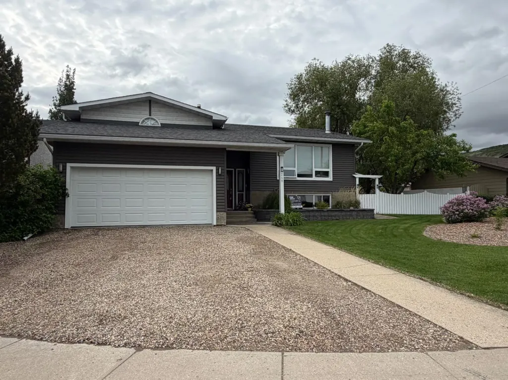248 5 Street Drumheller AB T0J 2E0