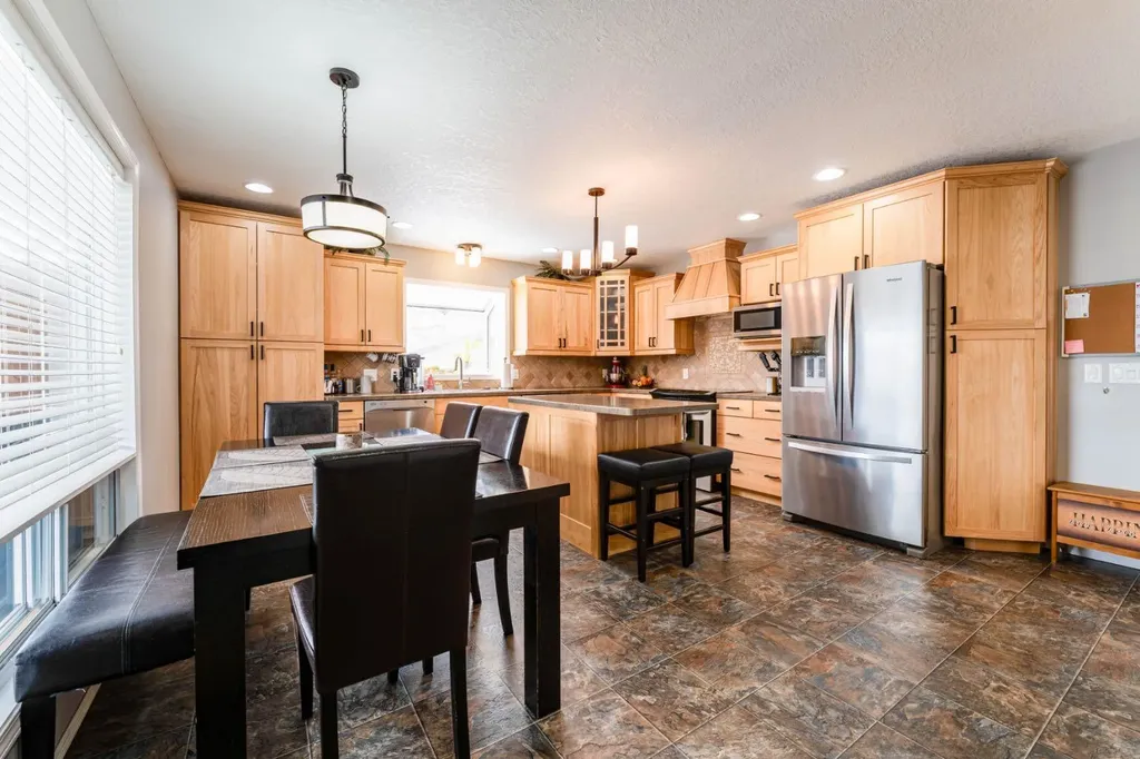 248 5 Street Drumheller AB T0J 2E0