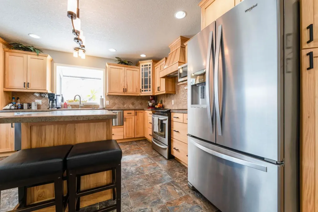 248 5 Street Drumheller AB T0J 2E0