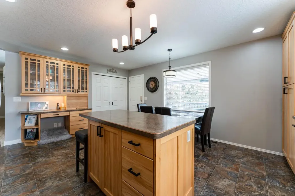 248 5 Street Drumheller AB T0J 2E0