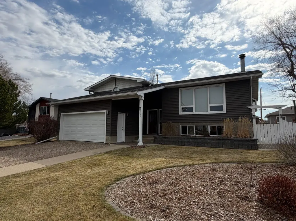 248 5 Street Drumheller AB T0J 2E0