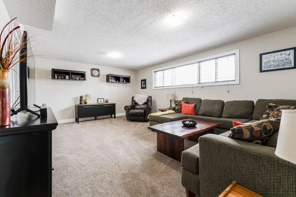 248 5 Street Drumheller AB T0J 2E0