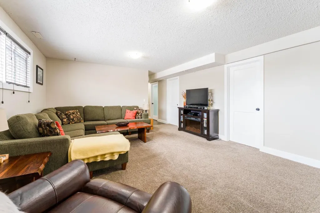 248 5 Street Drumheller AB T0J 2E0