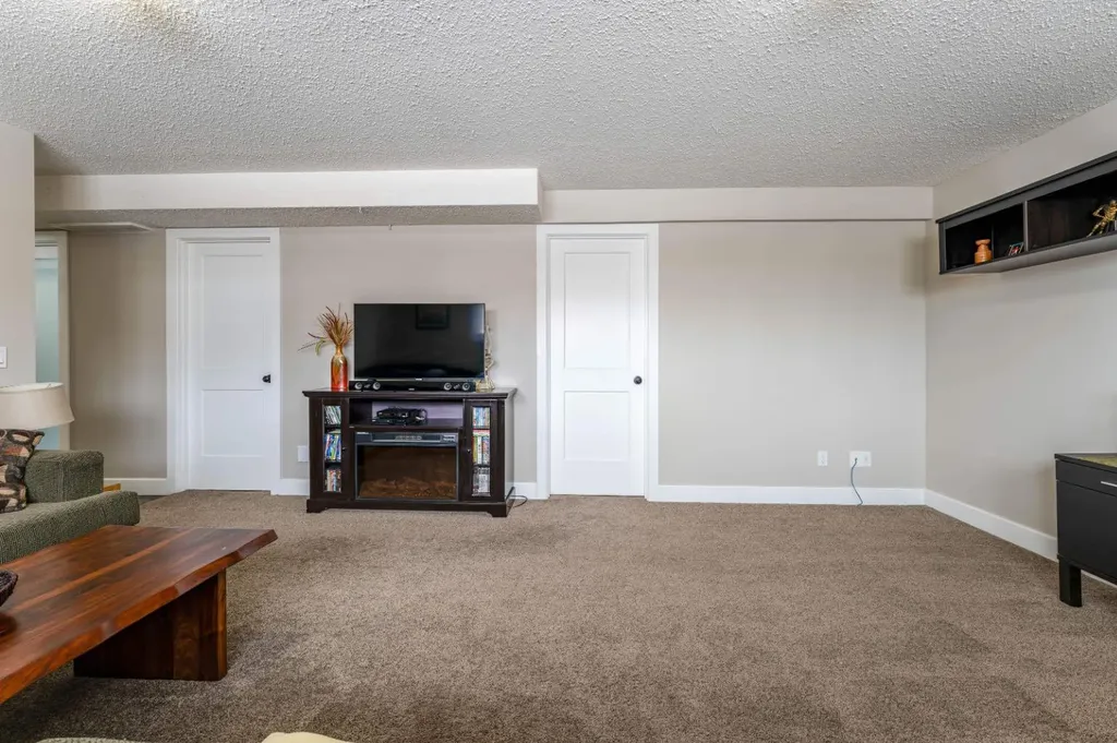 248 5 Street Drumheller AB T0J 2E0