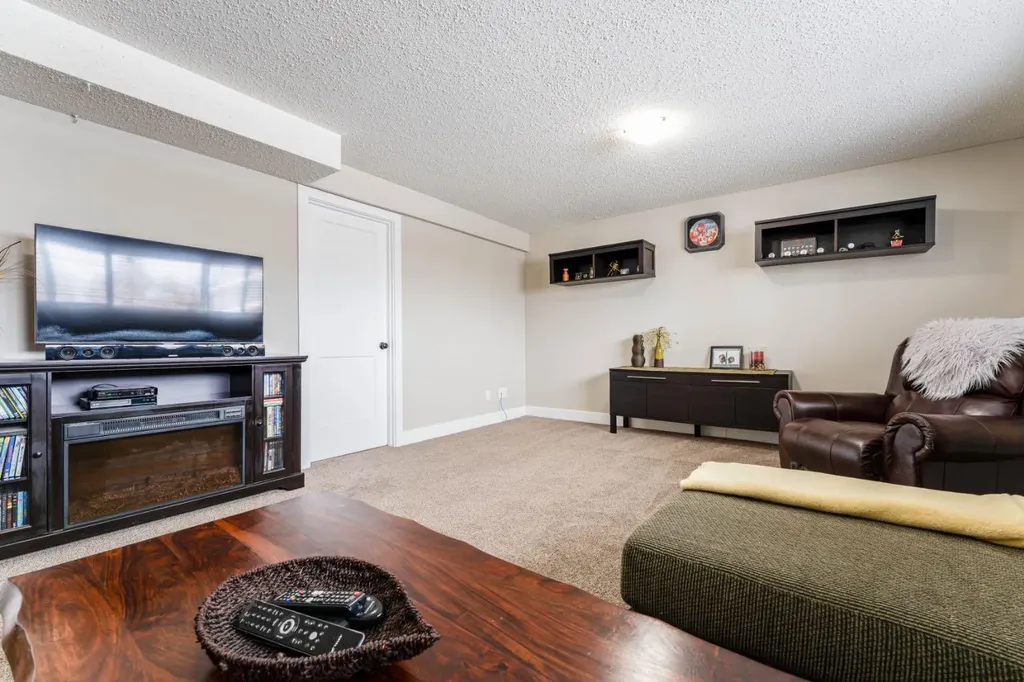 248 5 Street Drumheller AB T0J 2E0