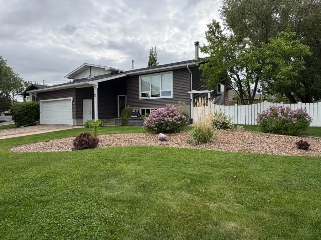 248 5 Street Drumheller AB T0J 2E0