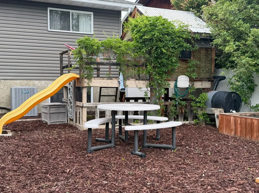 248 5 Street Drumheller AB T0J 2E0