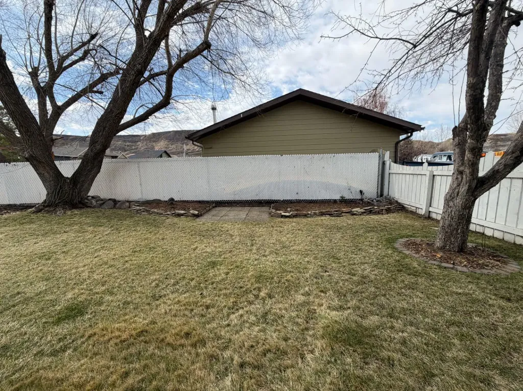 248 5 Street Drumheller AB T0J 2E0