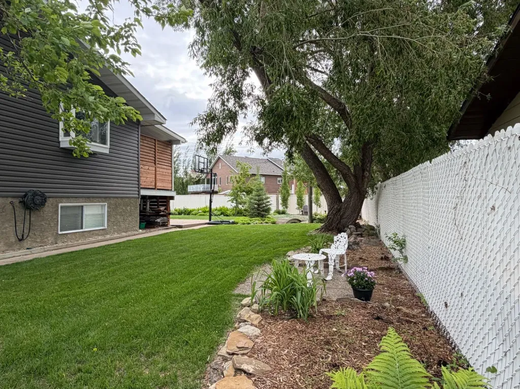 248 5 Street Drumheller AB T0J 2E0