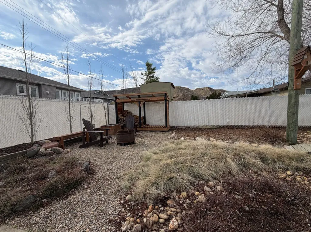 248 5 Street Drumheller AB T0J 2E0