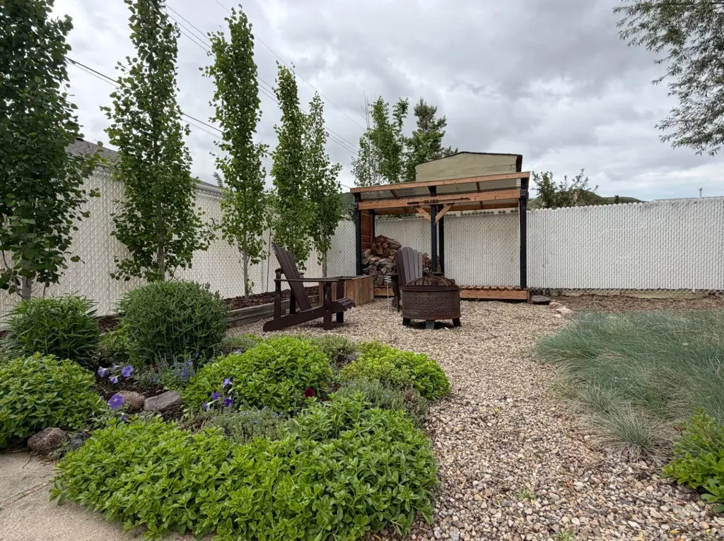 248 5 Street Drumheller AB T0J 2E0