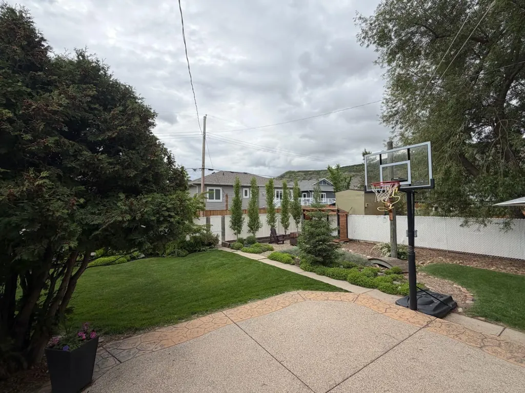248 5 Street Drumheller AB T0J 2E0