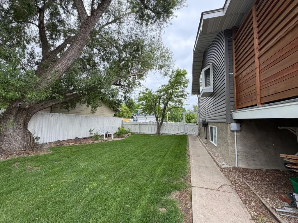 248 5 Street Drumheller AB T0J 2E0