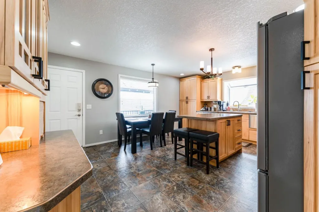248 5 Street Drumheller AB T0J 2E0