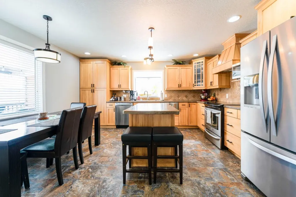 248 5 Street Drumheller AB T0J 2E0