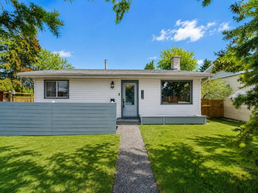 7723 Hunterview Drive NW Calgary AB T2K 4P8
