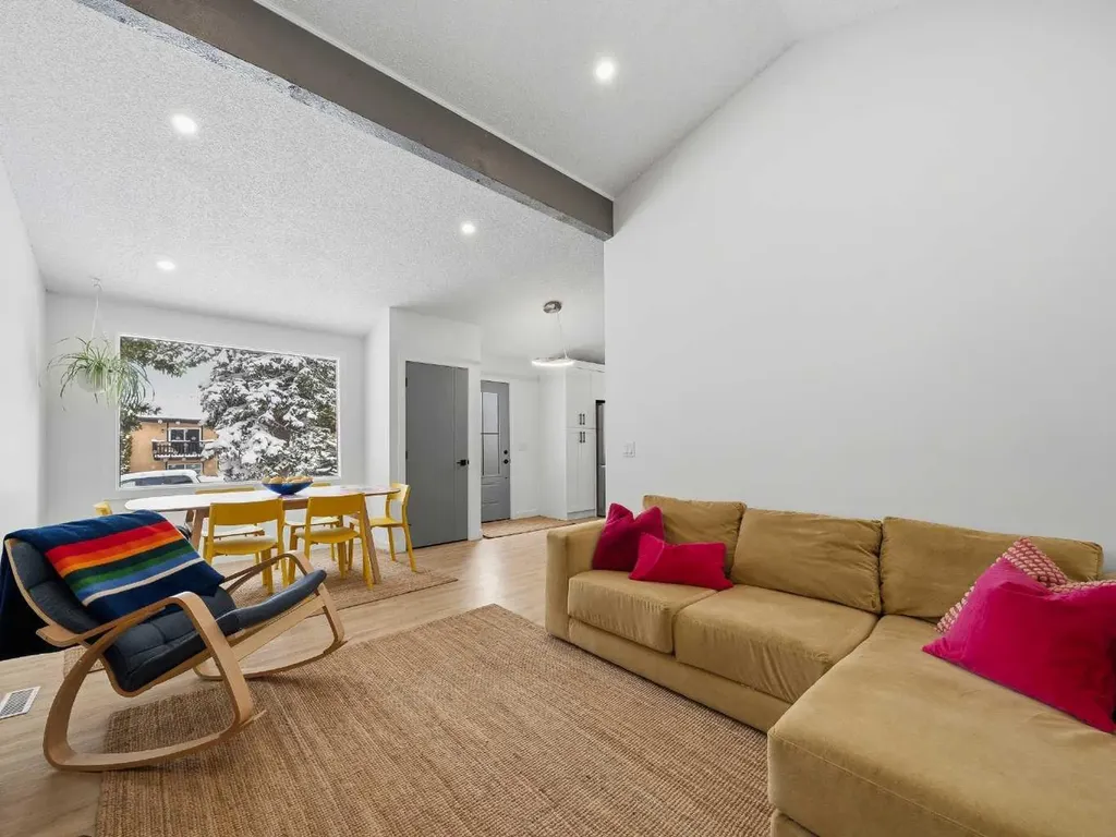 7723 Hunterview Drive NW Calgary AB T2K 4P8